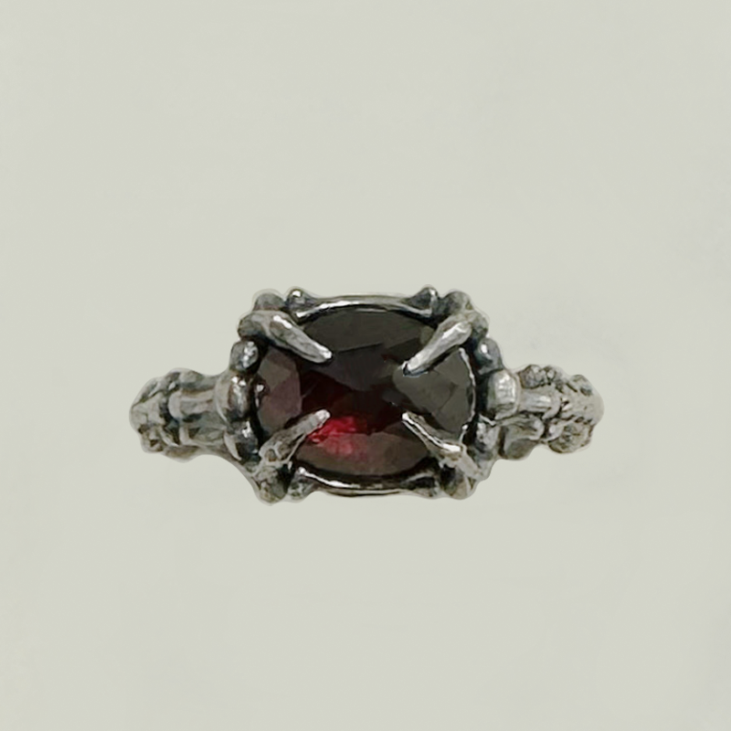 LUNACLAW. Mystic Garnet Bone Claw Pendant - Silver