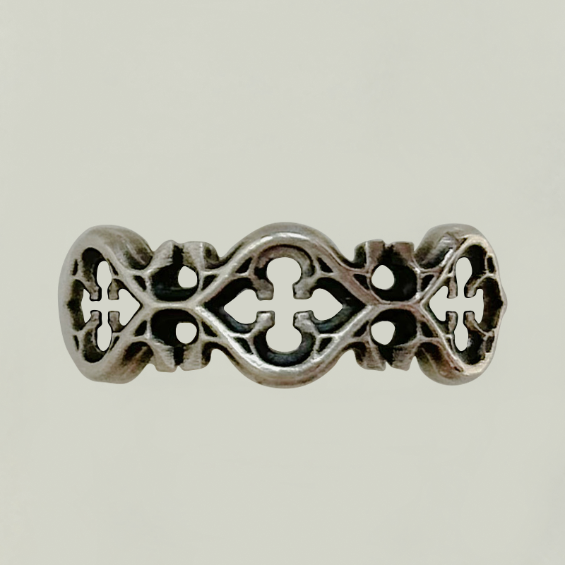 LUNAFOIL. Gothic Quartrefoil Ring - Silver