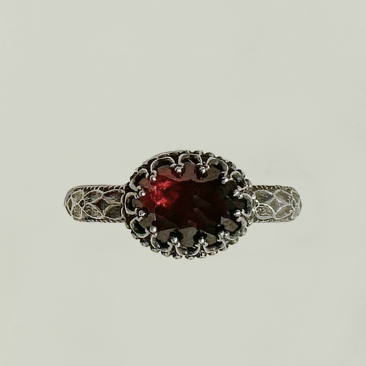 ANCIEGARNET. MEDIEVAL Garnet Crown Ring - Silver